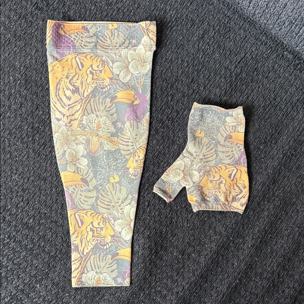 Tiger Print compression sleeve and Glove Set
